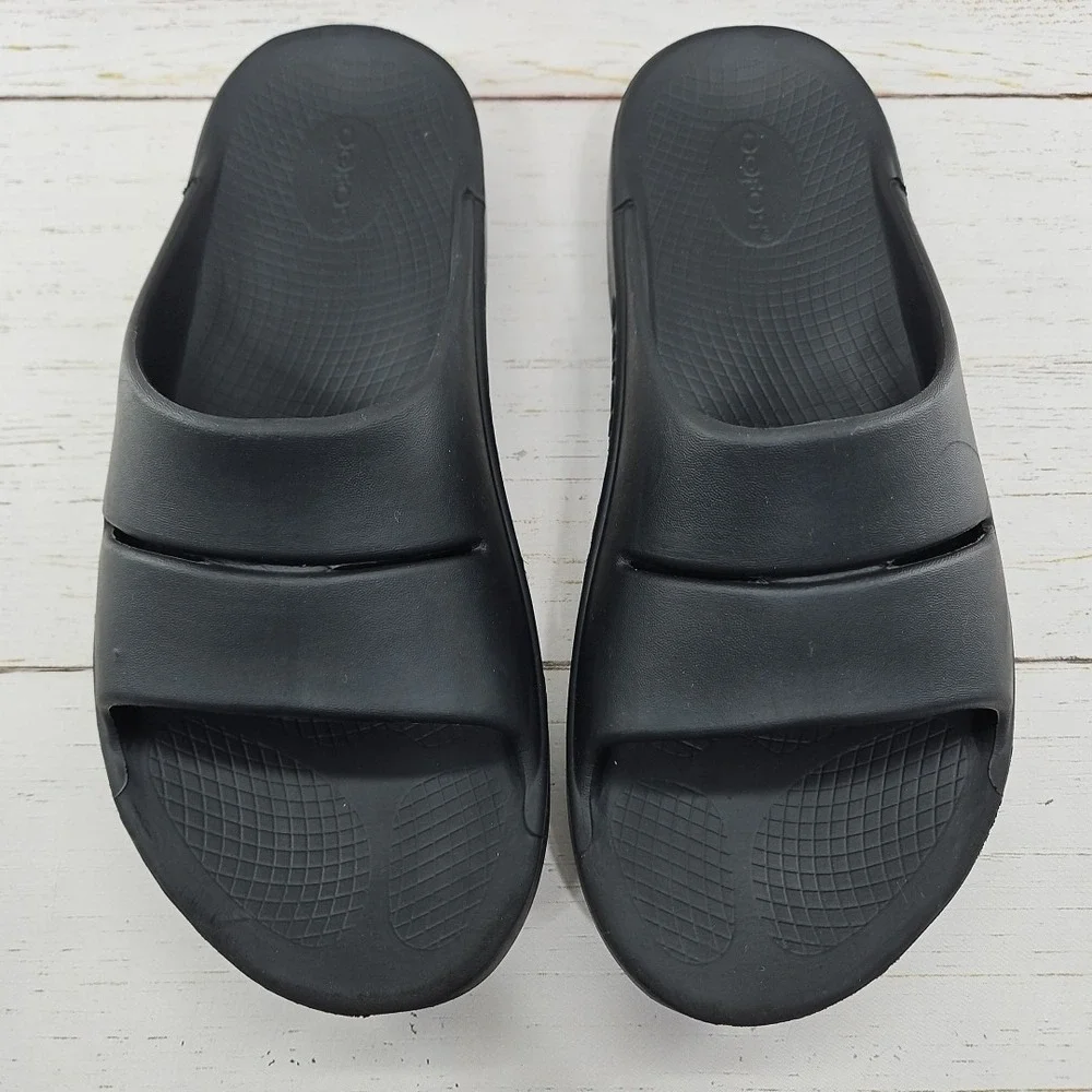 Oofos OOahh Mens Size 10 Black  Recovery Summer Slide Sandals Arch Support‎